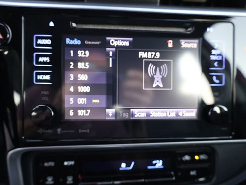 Used 2017 Toyota Corolla SE image 30