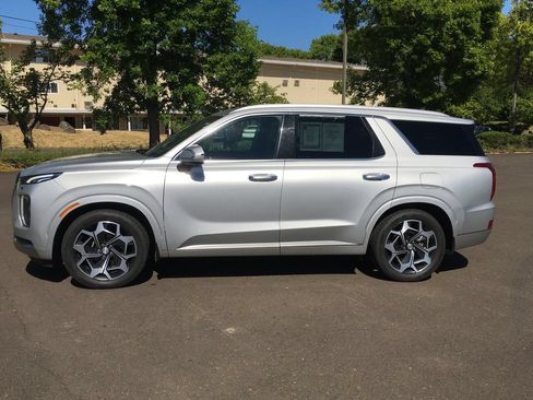 Used 2022 Hyundai Palisade Calligraphy w/ Cargo Package AWD/4WD image 3