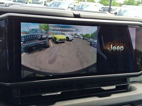 Used 2024 Jeep Wrangler Unlimited Sahara AWD/4WD image 16