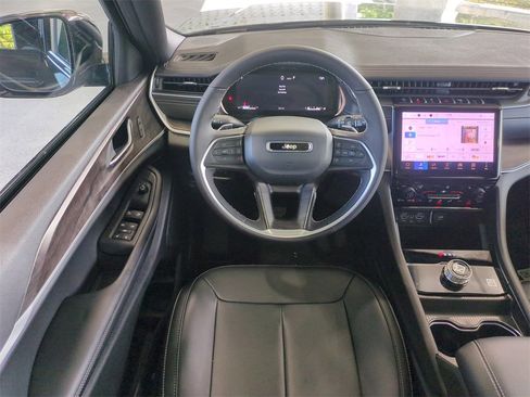 New 2025 Jeep Grand Cherokee Limited image 17