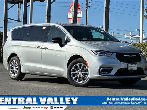 New 2026 Chrysler Pacifica Limited w/ Uconnect Theater Family Group image 1