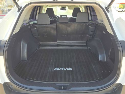Certified 2021 Toyota RAV4 XLE w/ Convenience Package FWD image 16