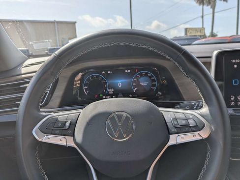 Used 2025 Volkswagen Atlas SE FWD image 25