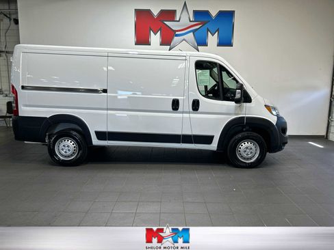 Used 2025 RAM ProMaster 2500 w/ Convenience Group FWD image 1
