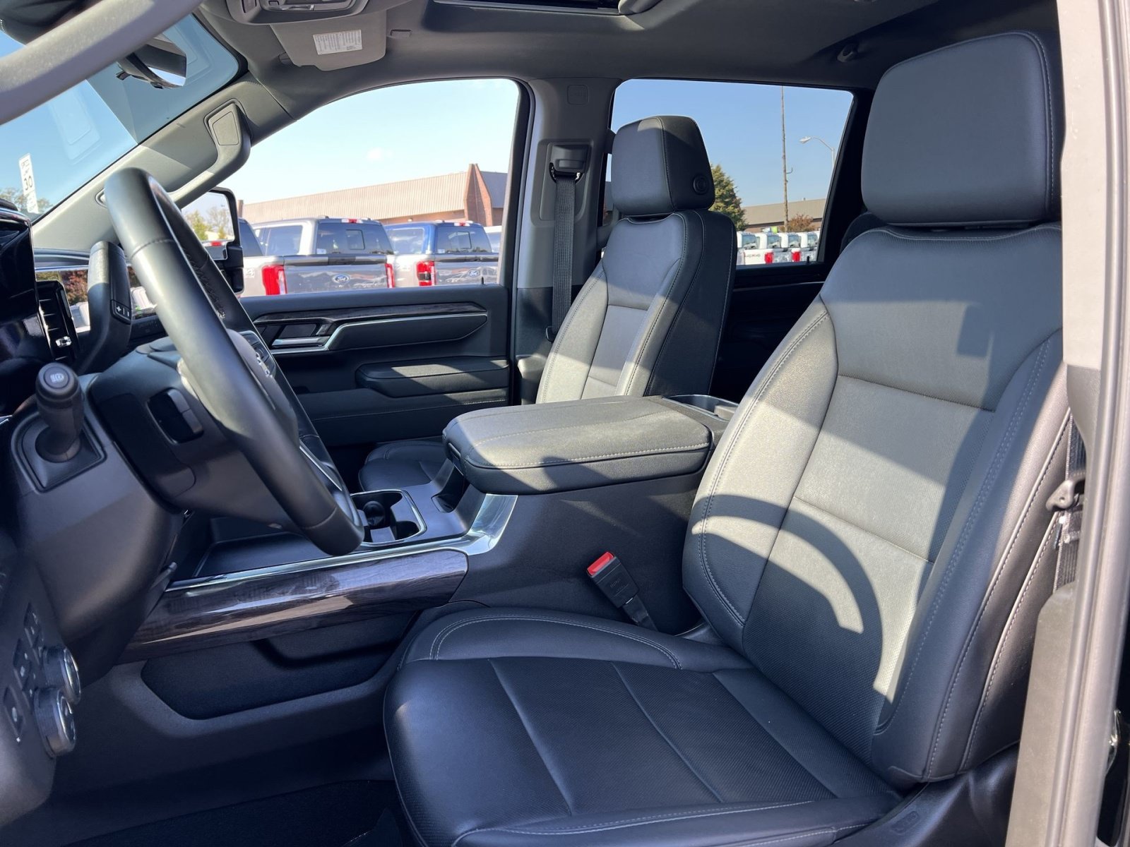 Used 2025 Chevrolet Silverado 2500 LTZ w/ LTZ Premium Package AWD/4WD image 13