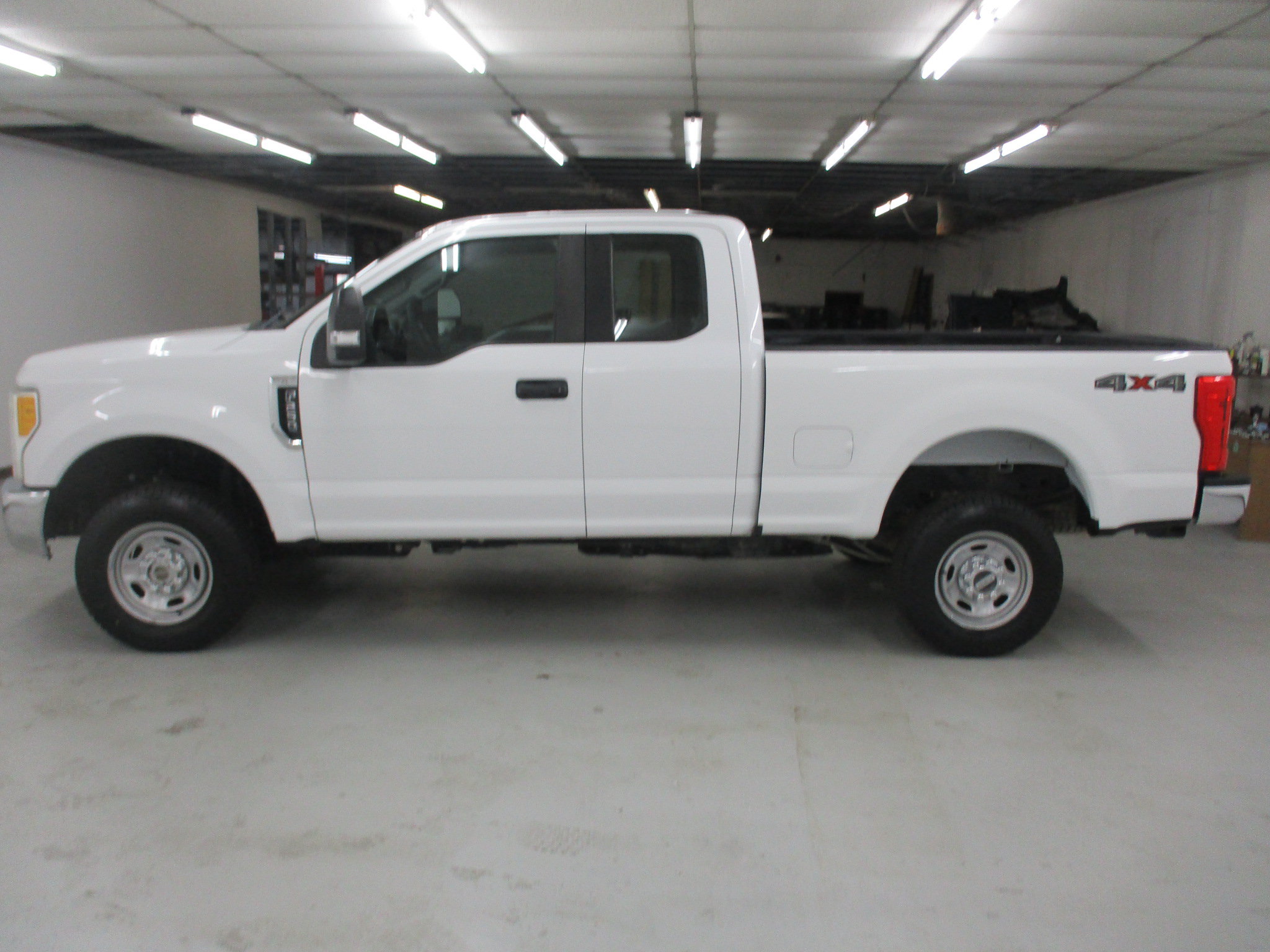 Used 2017 Ford F250 XL w/ Power Equipment Group AWD/4WD image 4