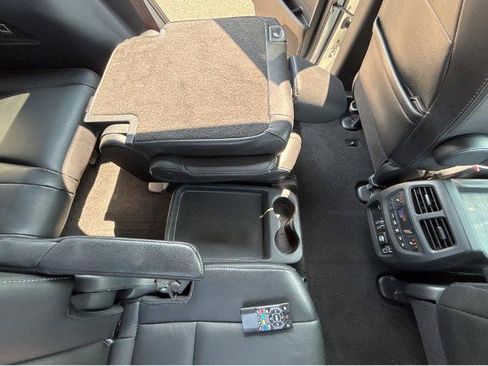 Used 2019 Honda Pilot Touring image 8