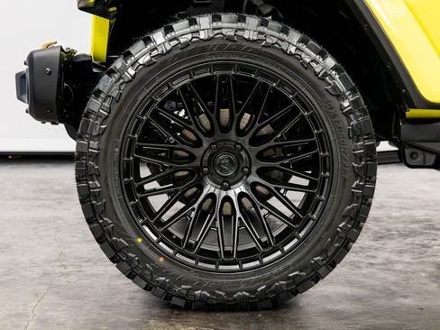 Used 2022 Jeep Wrangler Unlimited Rubicon w/ Trailer Tow Package AWD/4WD image 11
