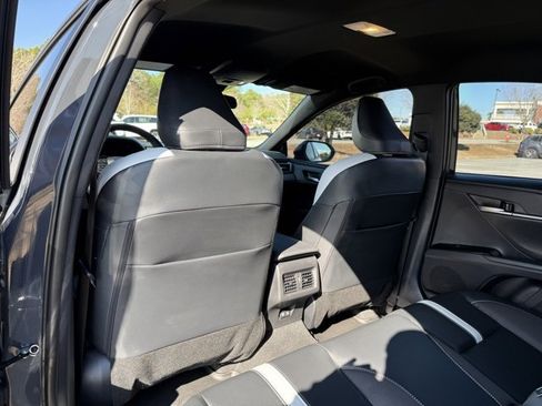 Used 2025 Toyota Camry SE image 32