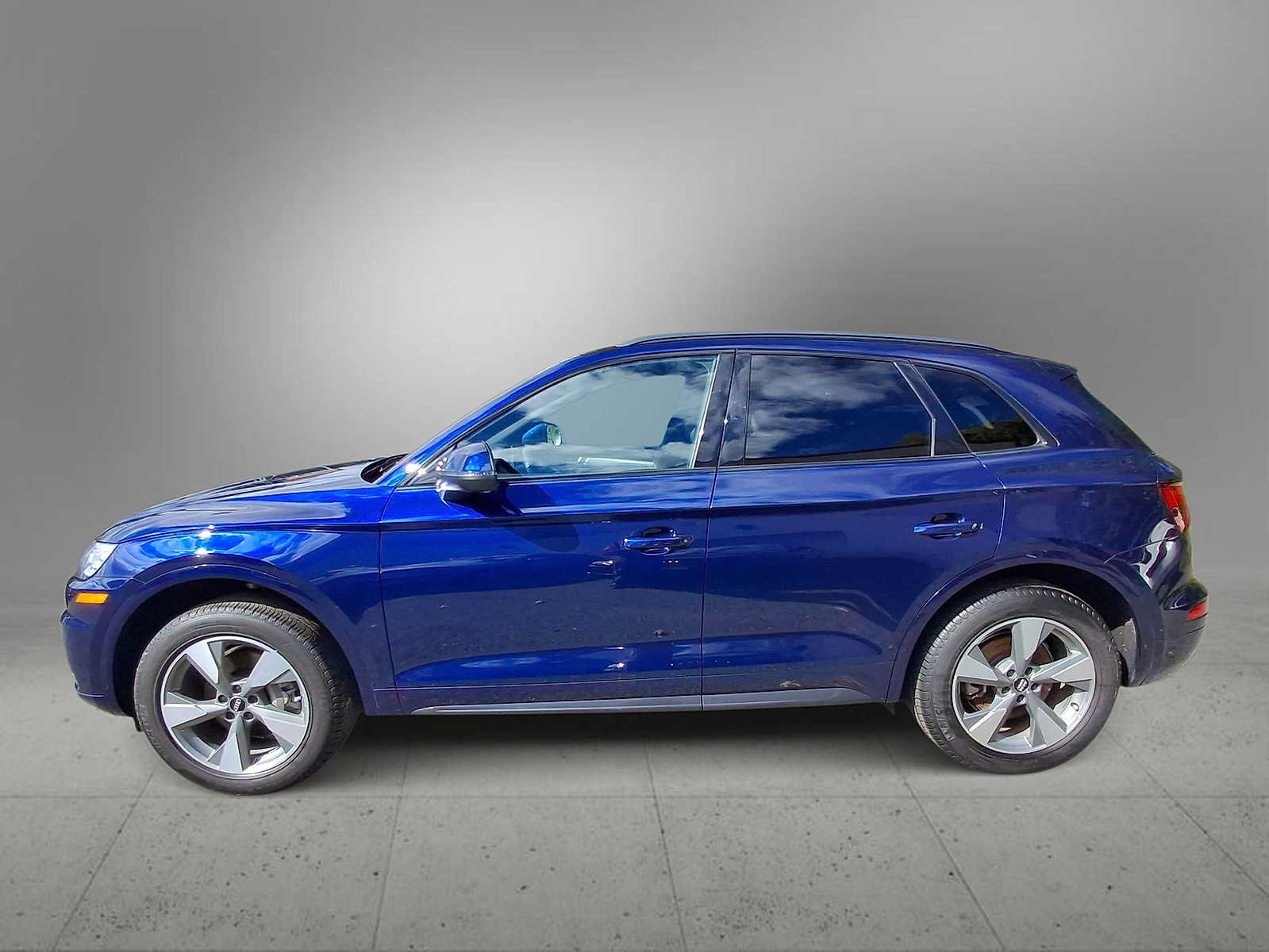 Used 2020 Audi Q5 2.0T Premium w/ Titanium Sport Package AWD/4WD image 5