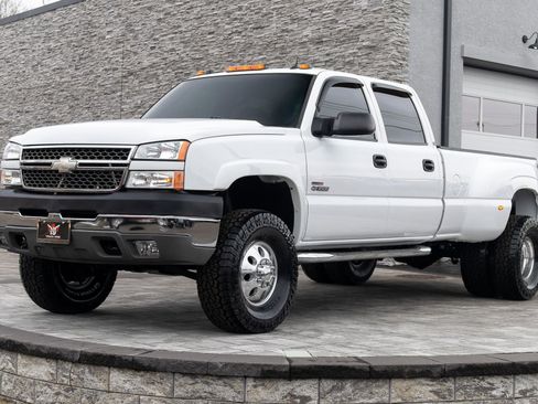 Used 2005 Chevrolet Silverado 3500 LT w/ Heavy-Duty Power Package image 9