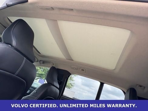 Certified 2025 Volvo XC40 B5 Plus AWD/4WD image 32