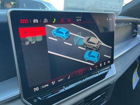 New 2026 Volkswagen Tiguan SE R-Line FWD image 13