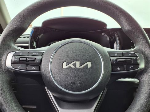 Used 2022 Kia K5 LXS image 26