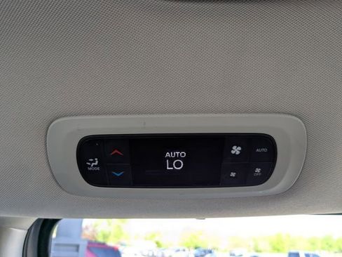 Used 2023 Chrysler Pacifica Touring-L FWD image 29