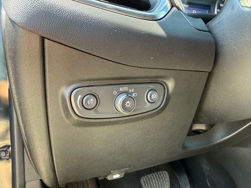 Used 2020 Chevrolet Equinox LT image 36