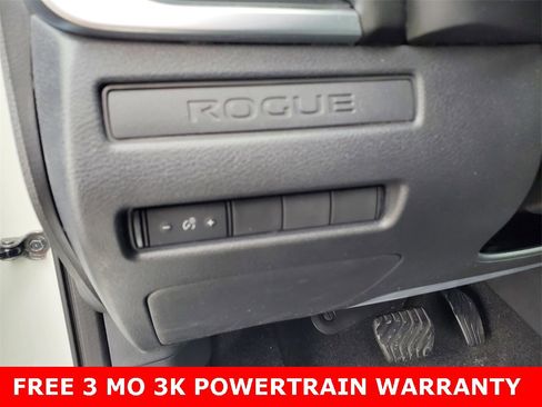 Used 2022 Nissan Rogue S image 10