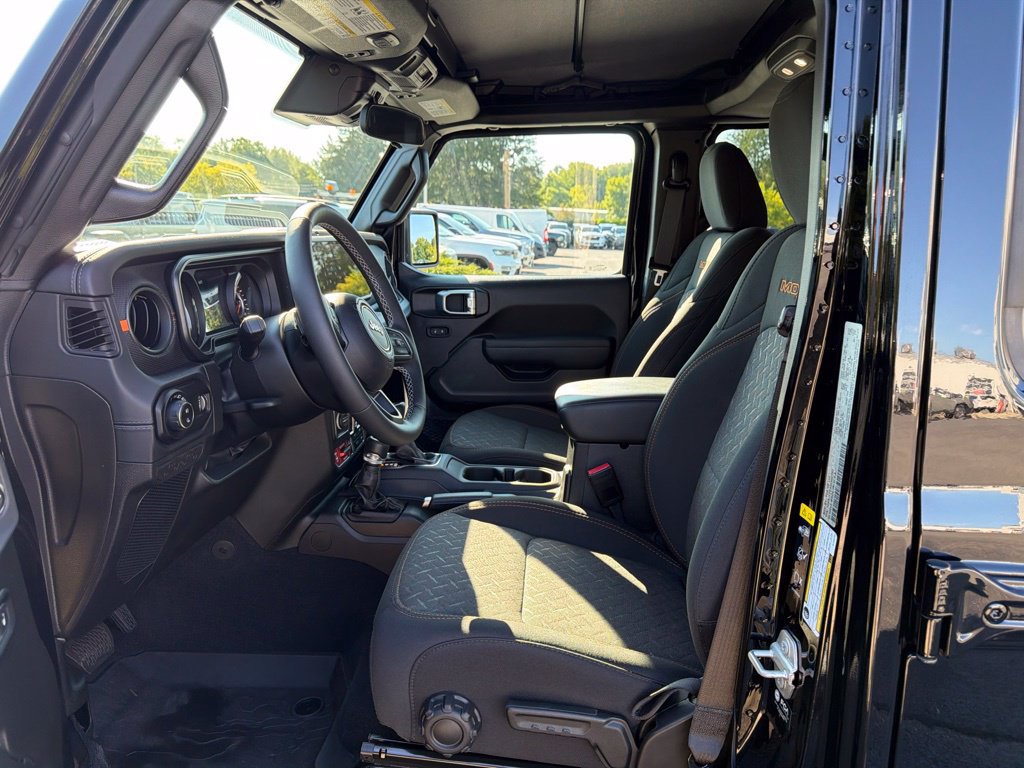 Used 2025 Jeep Gladiator Mojave w/ Convenience Group AWD/4WD image 14