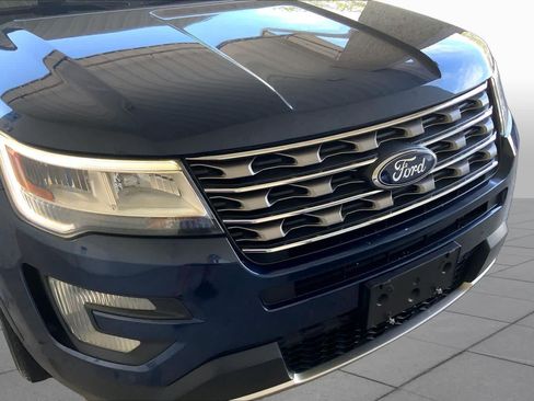 Used 2017 Ford Explorer XLT w/ Equipment Group 202A FWD image 29