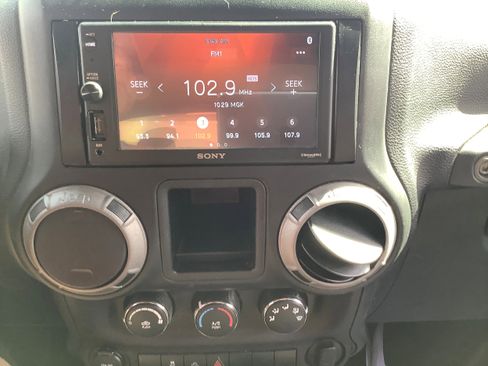 Used 2017 Jeep Wrangler Sport AWD/4WD image 19