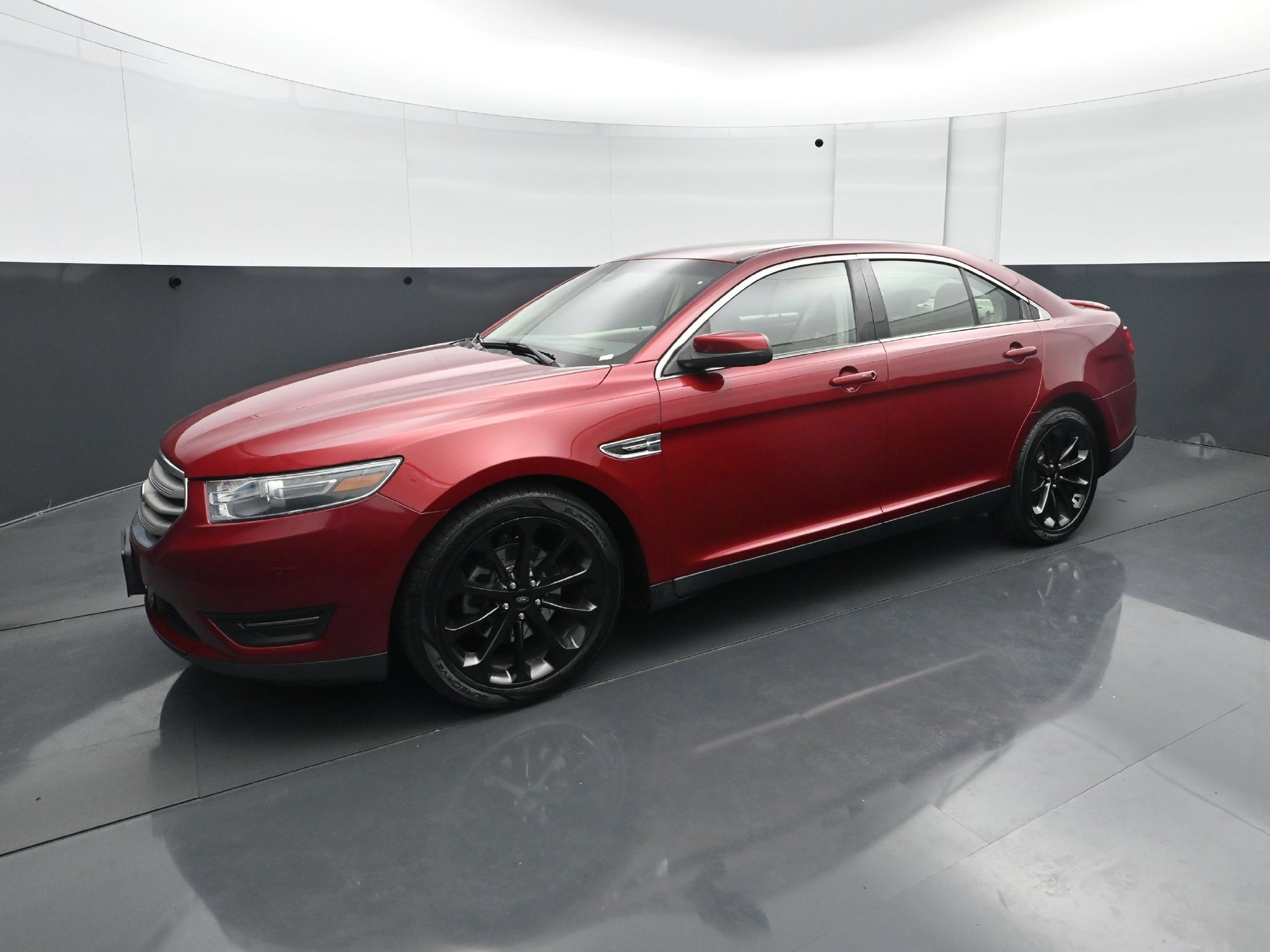 Used 2015 Ford Taurus SEL w/ Equipment Group 201A FWD image 2