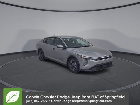 Used 2025 Kia K4 FWD image 2