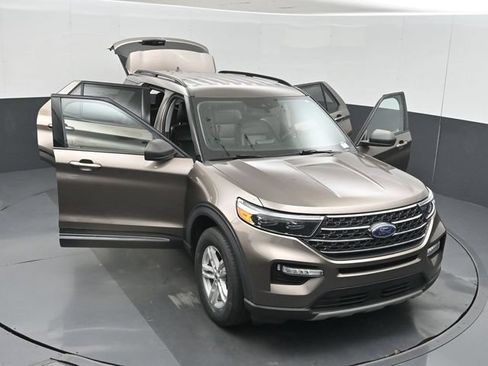 Used 2021 Ford Explorer XLT w/ Equipment Group 202A AWD/4WD image 59