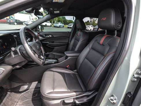 Used 2024 Chevrolet Trax RS w/ Sunroof Package FWD image 20