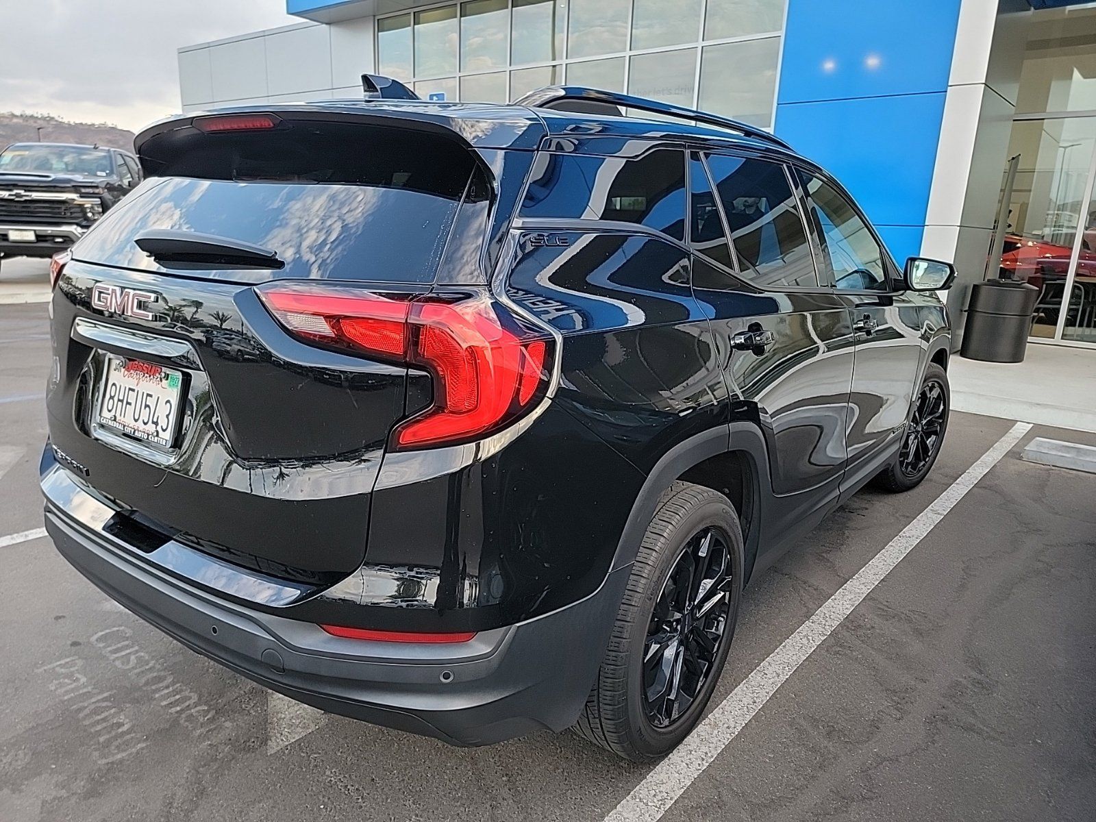 Used 2019 GMC Terrain SLE w/ Driver Convenience Package FWD image 4