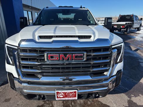 Used 2024 GMC Sierra 3500 SLE w/ SLE Convenience Package image 3