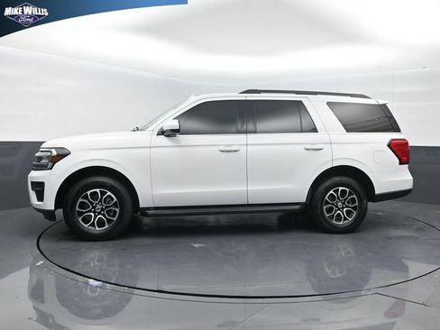 Used 2024 Ford Expedition XLT RWD image 4