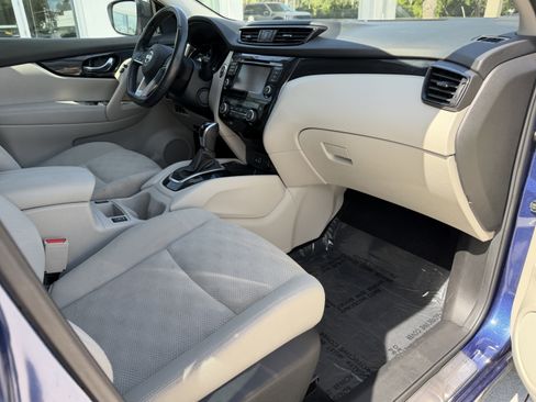 Used 2019 Nissan Rogue Sport SV w/ Technology Package FWD image 11