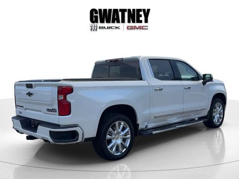 Used 2024 Chevrolet Silverado 1500 High Country w/ High Country Premium Package AWD/4WD image 3