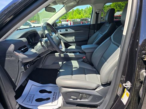 New 2026 Ford Explorer Active w/ Active Comfort Package RWD image 10