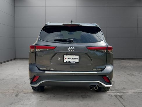 Used 2023 Toyota Highlander XSE AWD/4WD image 4