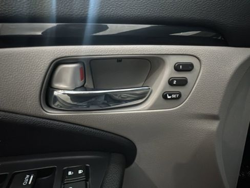 Certified 2022 Honda Pilot Touring image 12