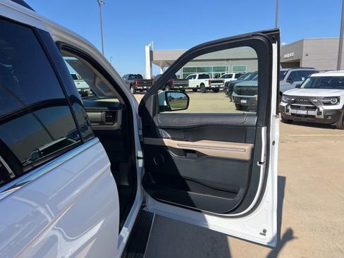 Used 2023 Ford Expedition Max Limited image 37