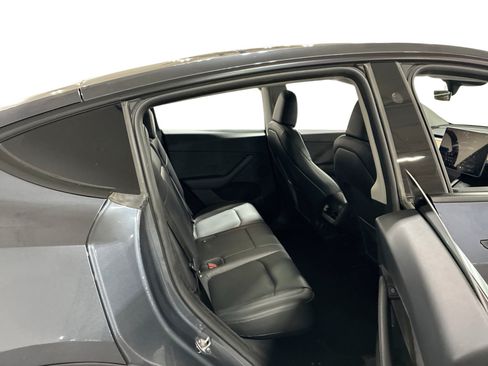 Certified 2023 Tesla Model Y Long Range AWD/4WD image 11