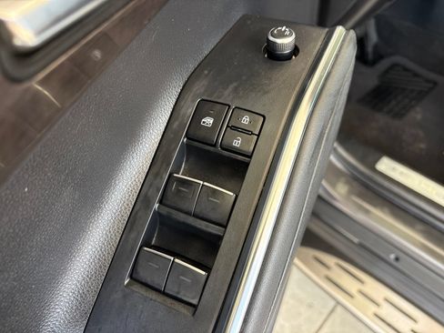 Used 2022 Toyota Highlander Limited FWD image 12