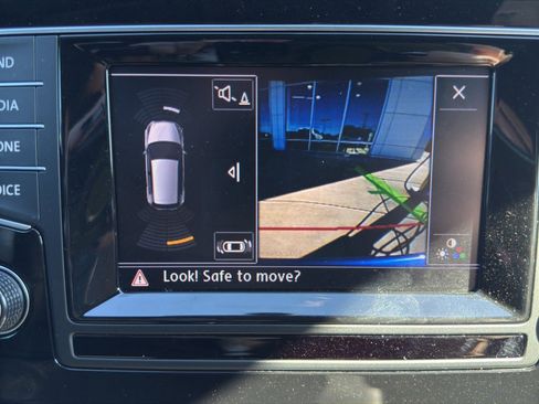 Used 2015 Volkswagen Golf R 4-Door image 13