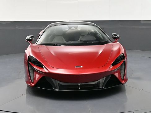Used 2024 McLaren Artura RWD image 11