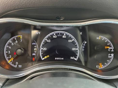 Used 2019 Jeep Grand Cherokee Limited image 16