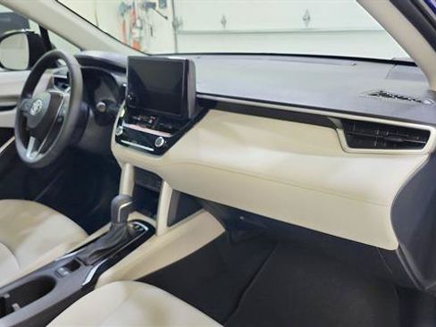 Used 2025 Toyota Corolla Cross LE FWD image 22