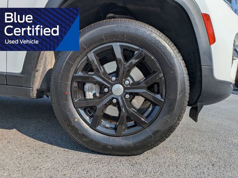 Used 2023 Jeep Grand Cherokee Limited AWD/4WD image 13