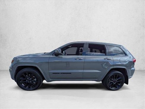 Used 2021 Jeep Grand Cherokee Laredo X image 9