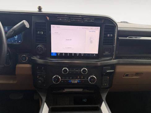Used 2024 Ford F450 Lariat w/ Lariat Ultimate Package AWD/4WD image 11