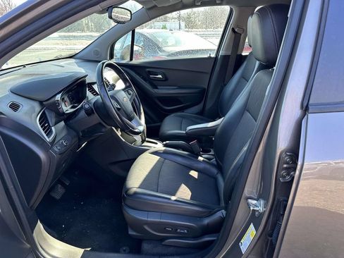 Used 2022 Chevrolet Trax LT w/ LT Convenience Package AWD/4WD image 11