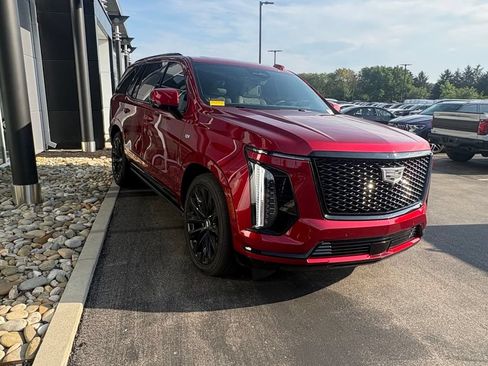 Used 2026 Cadillac Escalade Platinum Sport w/ LPO, ONYX Package AWD/4WD image 4