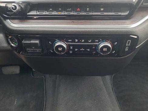 Used 2025 GMC Sierra 1500 SLT AWD/4WD image 21