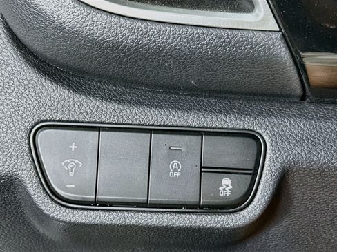 Used 2025 Kia Seltos S FWD image 17